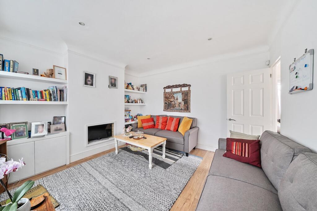 Main image of property: Vale Crescent, London, SW15