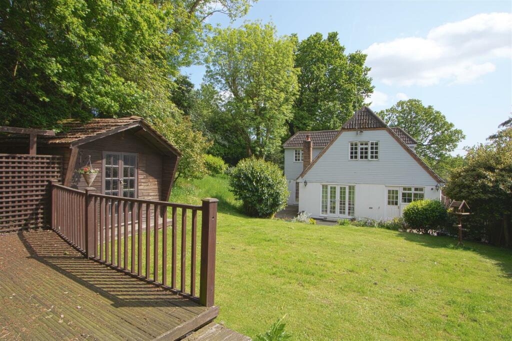 4 bedroom detached house for sale in Crown Road, Billericay, CM11