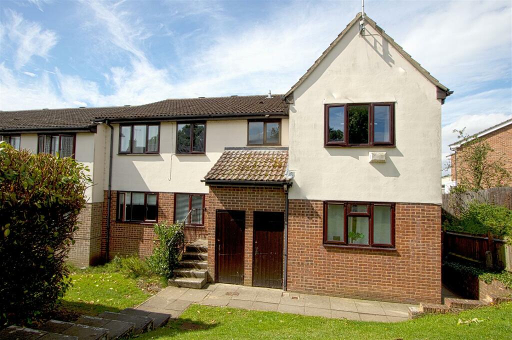 1 bedroom apartment for sale in Salesbury Drive, Billericay, CM11
