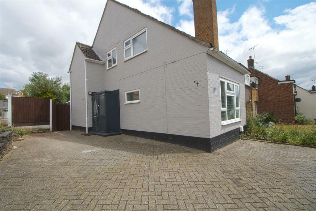 2 bedroom end of terrace house for sale in Salesbury Drive, Billericay