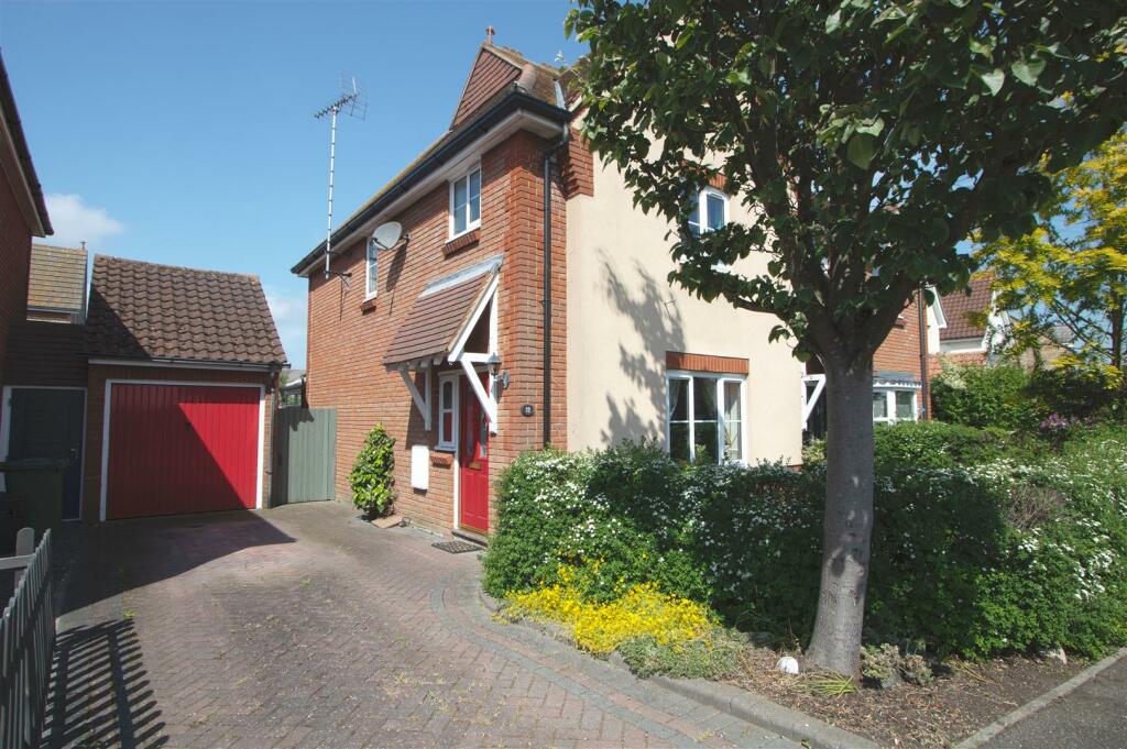 3 bedroom semidetached house for sale in Eastfield Road, Noak Bridge