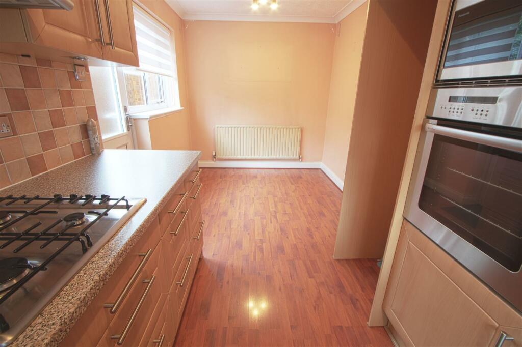 Additional property image - Crescent Gardens, Billericay