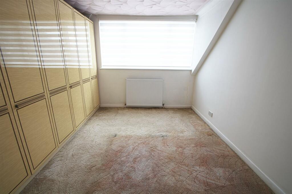 Additional property image - Crescent Gardens, Billericay