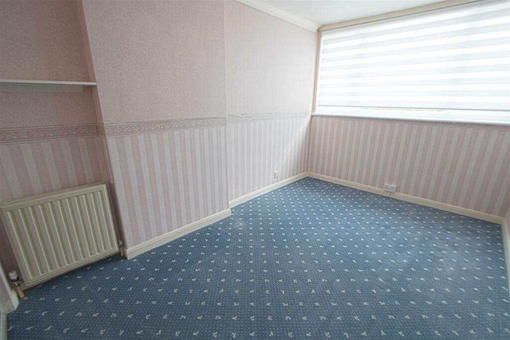 Additional property image - Crescent Gardens, Billericay