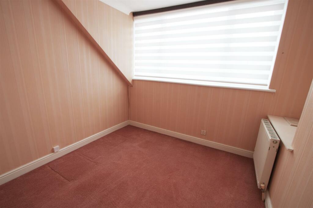 Additional property image - Crescent Gardens, Billericay