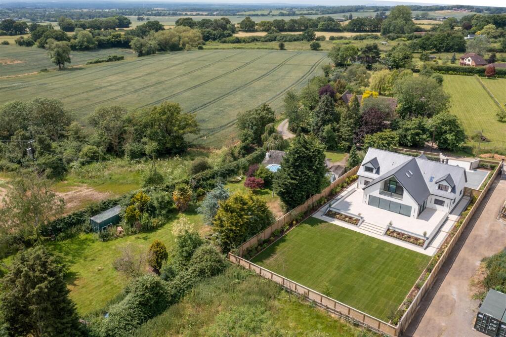 Additional property image - Broomhills Chase, Little Burstead, Billericay