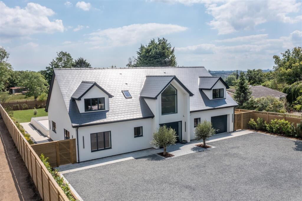 Additional property image - Broomhills Chase, Little Burstead, Billericay