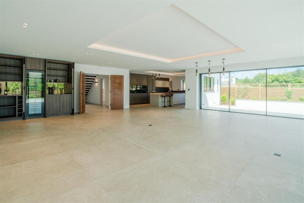 Additional property image - Broomhills Chase, Little Burstead, Billericay