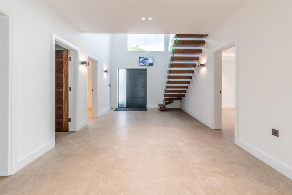 Additional property image - Broomhills Chase, Little Burstead, Billericay