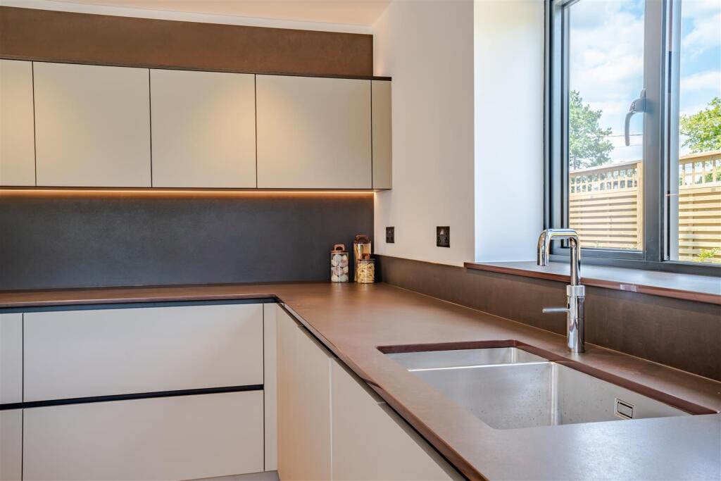 Additional property image - Broomhills Chase, Little Burstead, Billericay