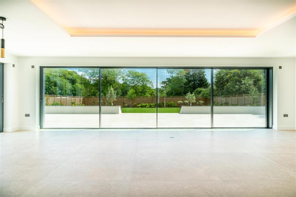 Additional property image - Broomhills Chase, Little Burstead, Billericay