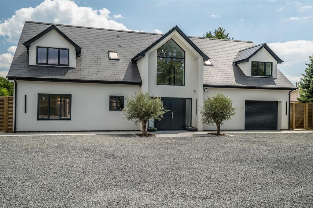 Additional property image - Broomhills Chase, Little Burstead, Billericay