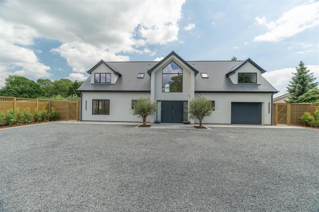 Additional property image - Broomhills Chase, Little Burstead, Billericay