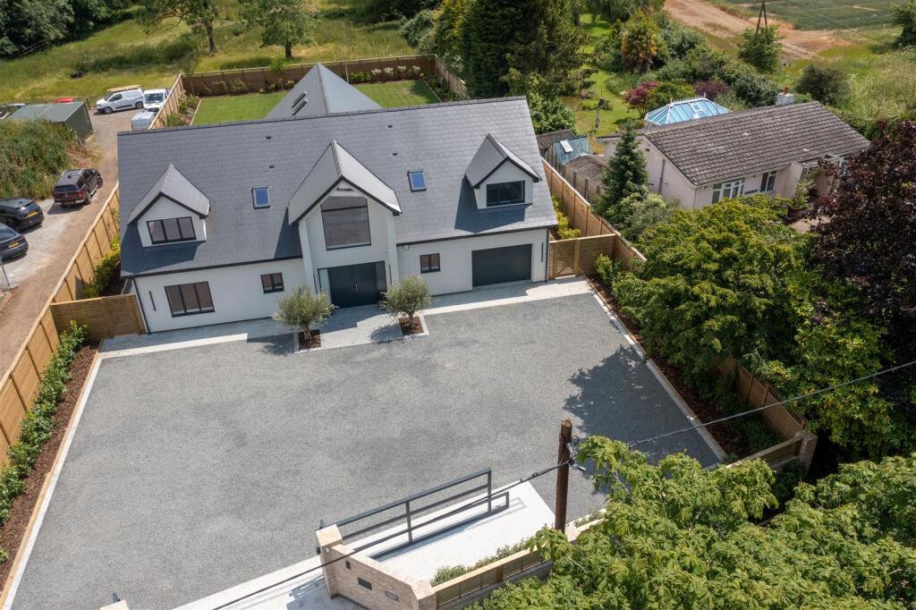 Additional property image - Broomhills Chase, Little Burstead, Billericay
