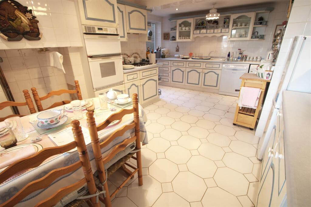 Additional property image - Jacksons Lane, Billericay