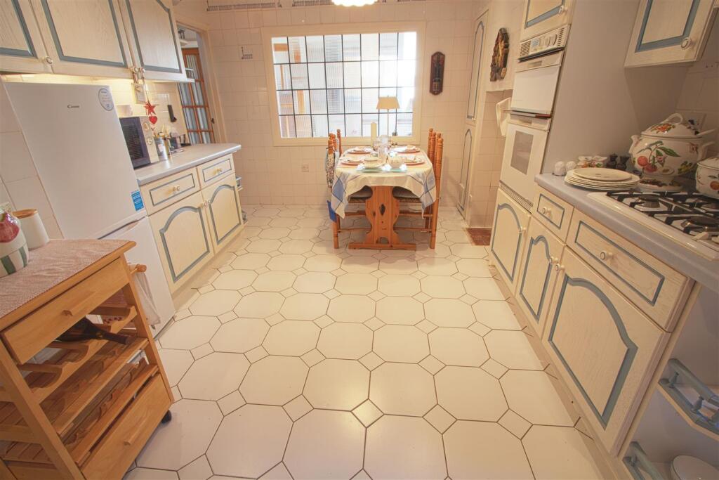 Additional property image - Jacksons Lane, Billericay