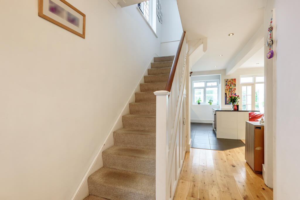3 bedroom semidetached house for sale in Woodfield Way, London, N11