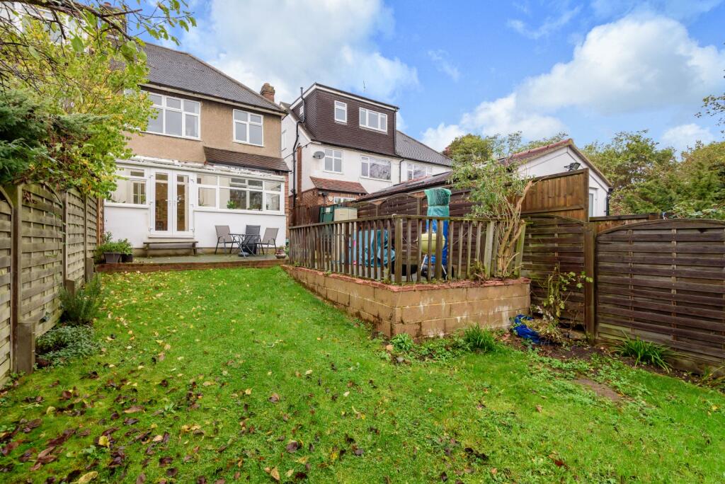 3 bedroom semidetached house for sale in Woodfield Way, London, N11