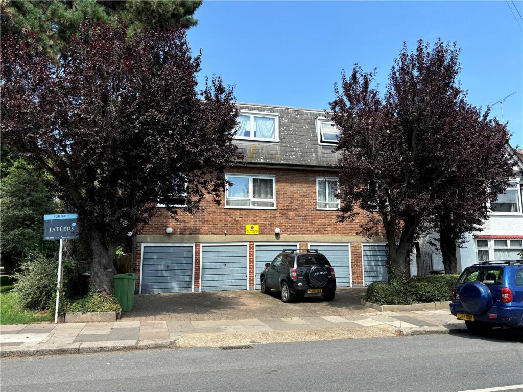 2 bedroom apartment for sale in Albert Road, London, N22