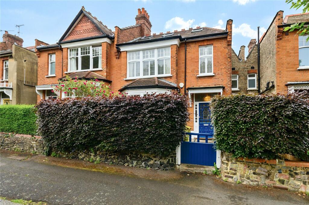 5 bedroom terraced house for sale in Collingwood Avenue, London, N10