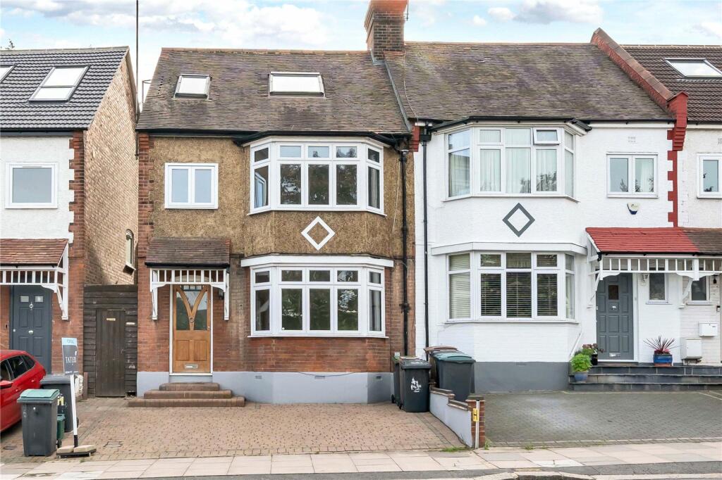 4 bedroom end of terrace house for sale in Albert Road, London, N22