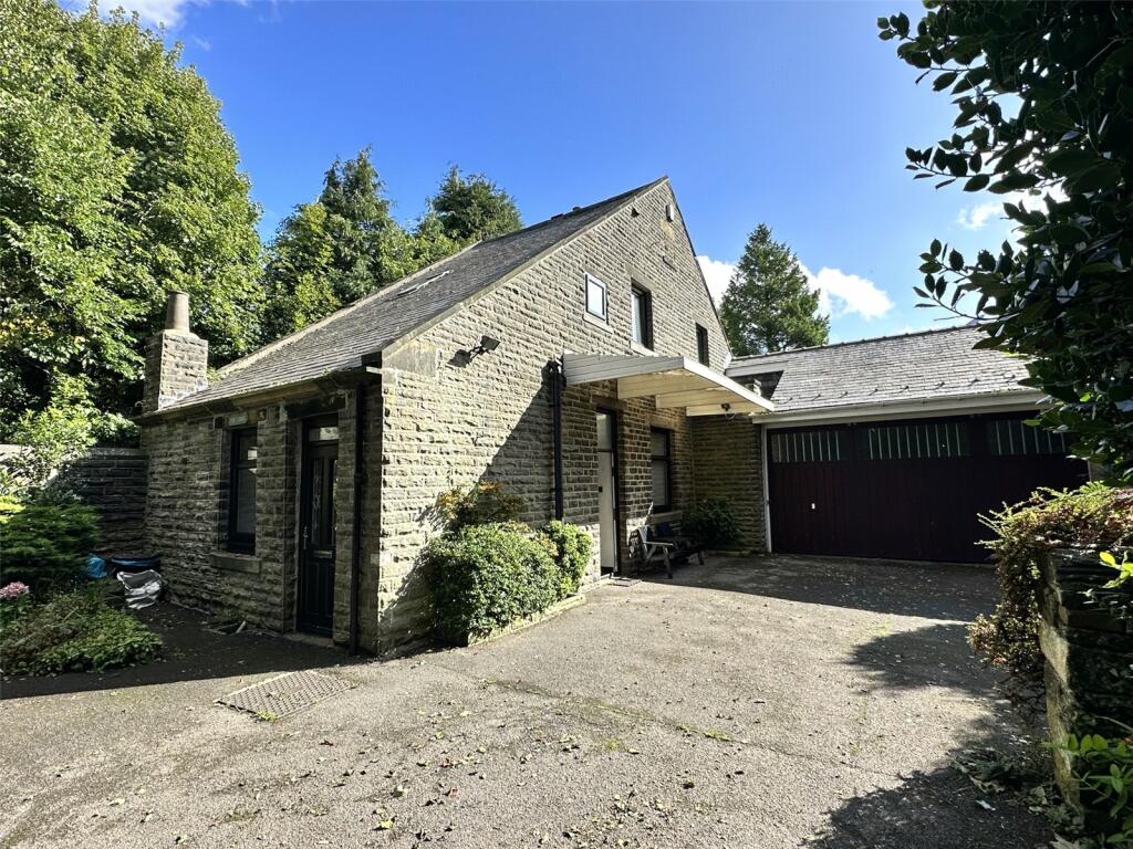 2 bedroom detached house for sale in The Lodge, Gads Hill, Trimmingham