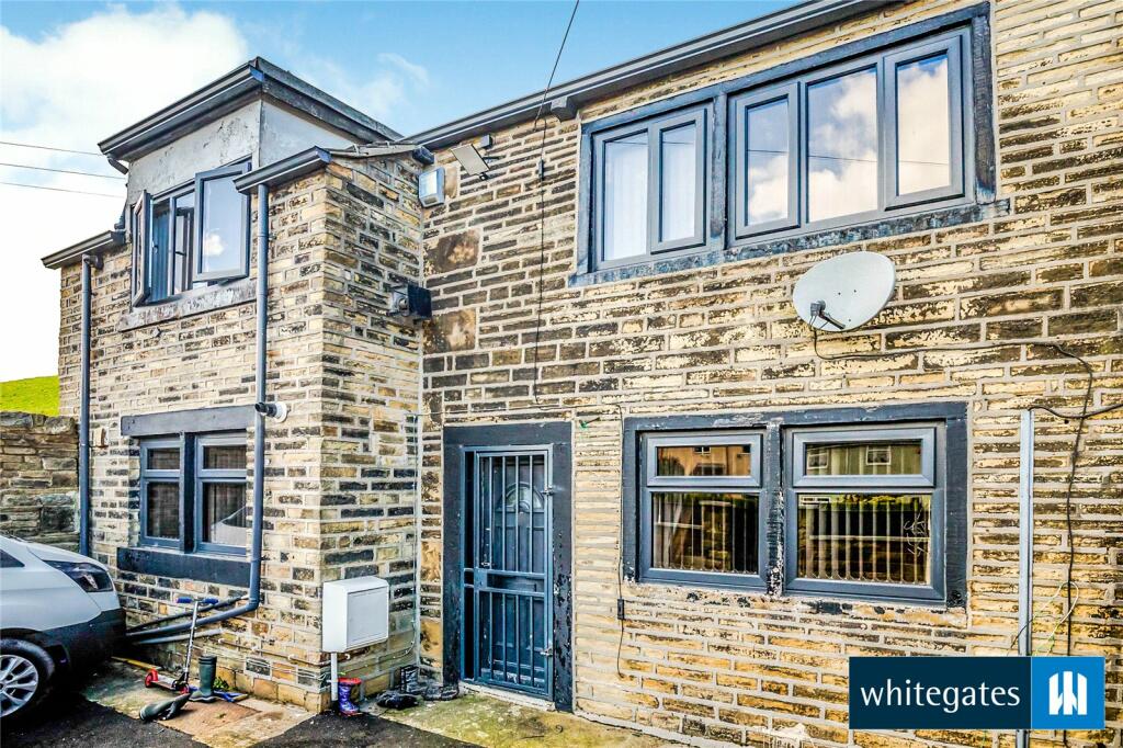 3 bedroom end of terrace house for sale in Clough Lane, Mixenden