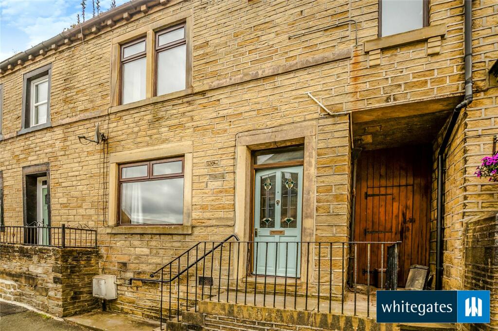 2 bedroom terraced house for sale in Stainland Road, Holywell Green