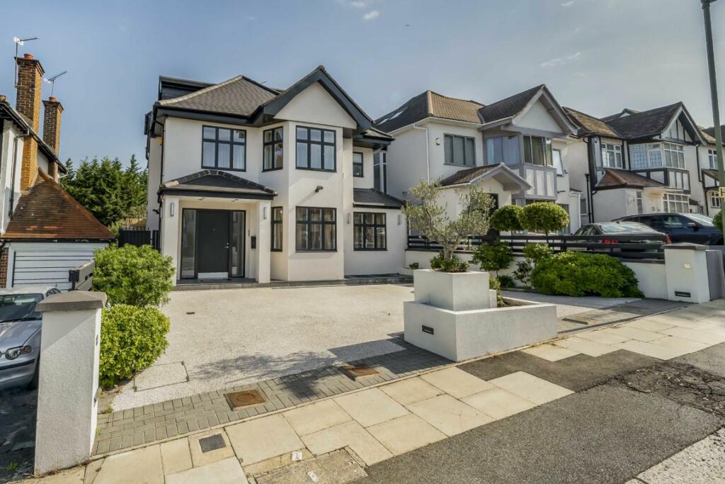 5 bedroom detached house for sale in Edgeworth Crescent, London, NW4