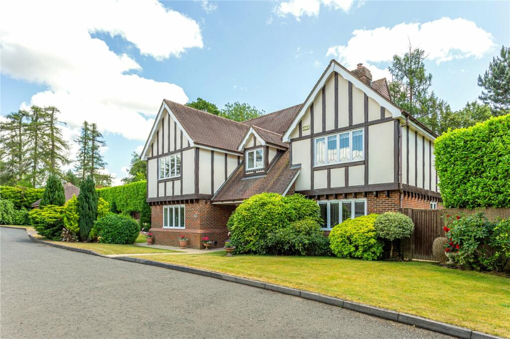 Detached to rent on Manor Close, Penn, High Buckinghamshire, HP10