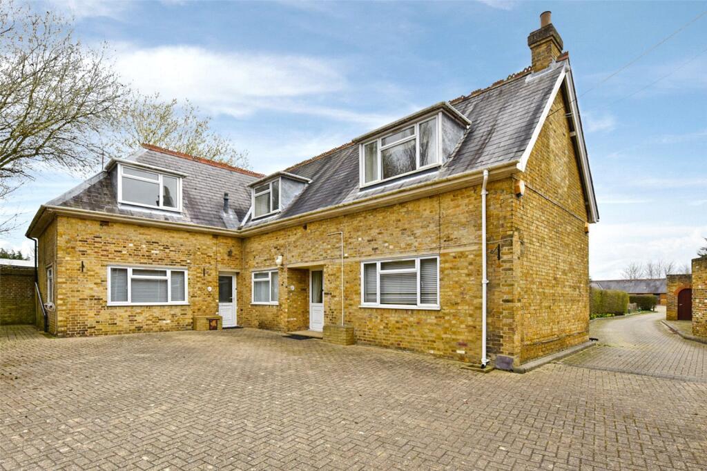 Main image of property: Heath Lodge, Wood Lane, Iver, Buckinghamshire, SL0