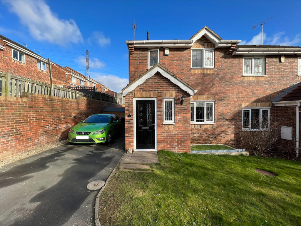 3 bedroom semidetached house for sale in Town Close View, Kippax, LS25