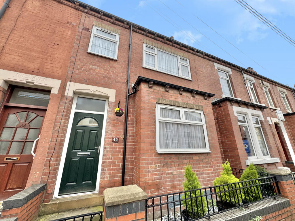 4 bedroom terraced house for sale in Lower Oxford Street, Castleford, WF10