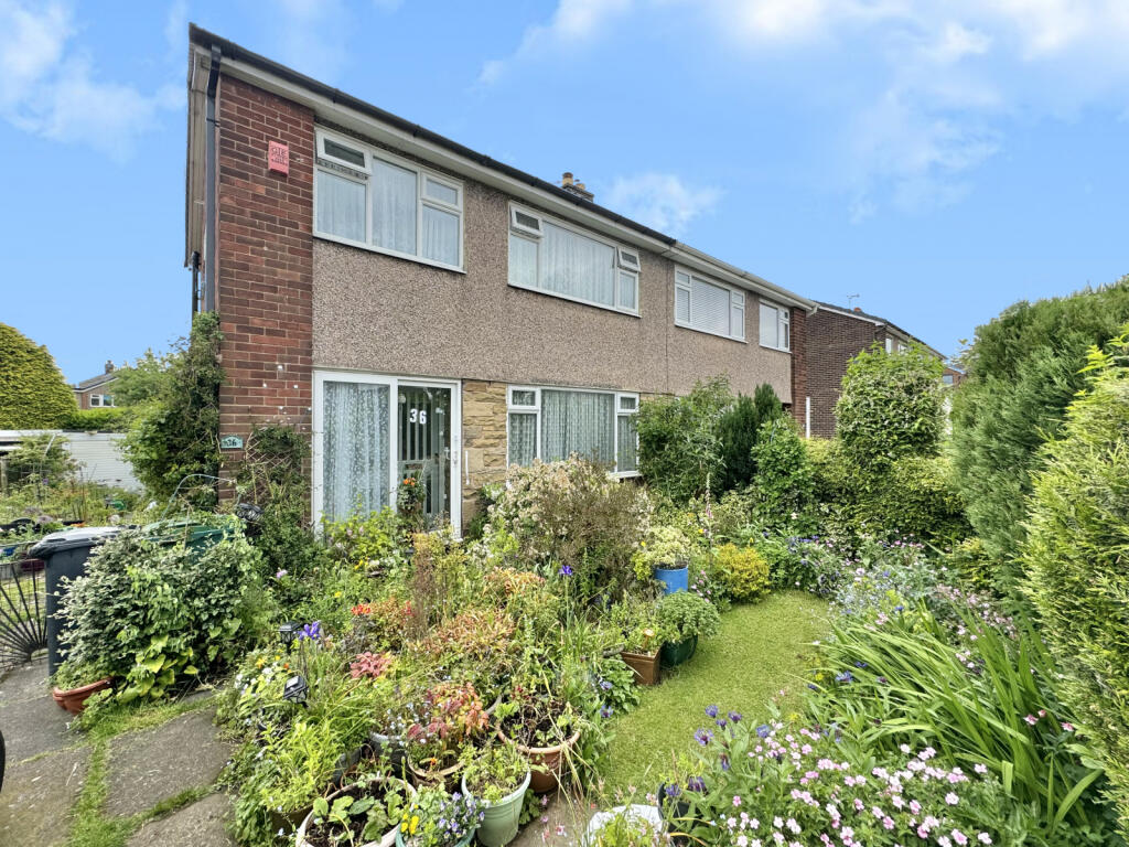 3 bedroom semidetached house for sale in Wharfedale Crescent, Garforth