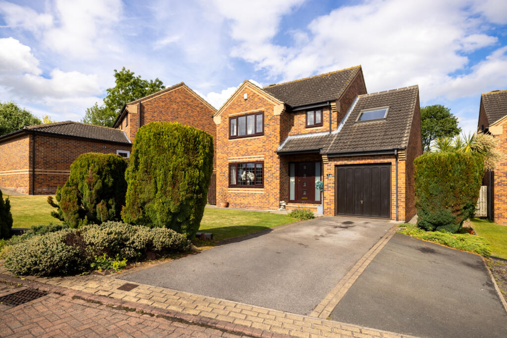 Main image of property: 3 Emley View, LS25