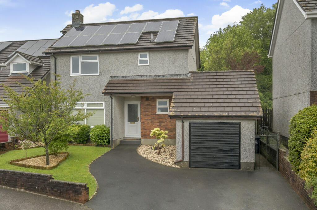 3 bedroom detached house for sale in Woodgate Road, Liskeard, Cornwall