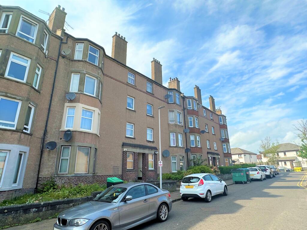 2 bedroom flat for sale in Cardross Street, Dundee, DD4