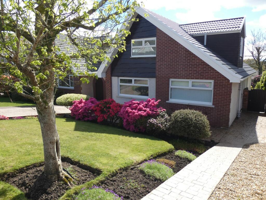 4 bedroom detached house for sale in Village Close, Bryncoch, Neath