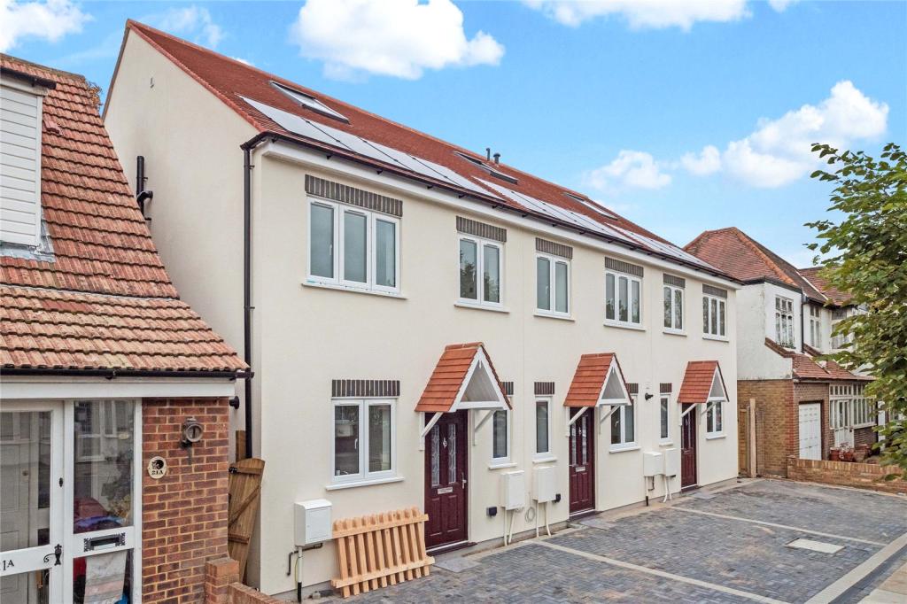 3 bedroom terraced house for sale in Rural Way, Furzedown, London, SW16