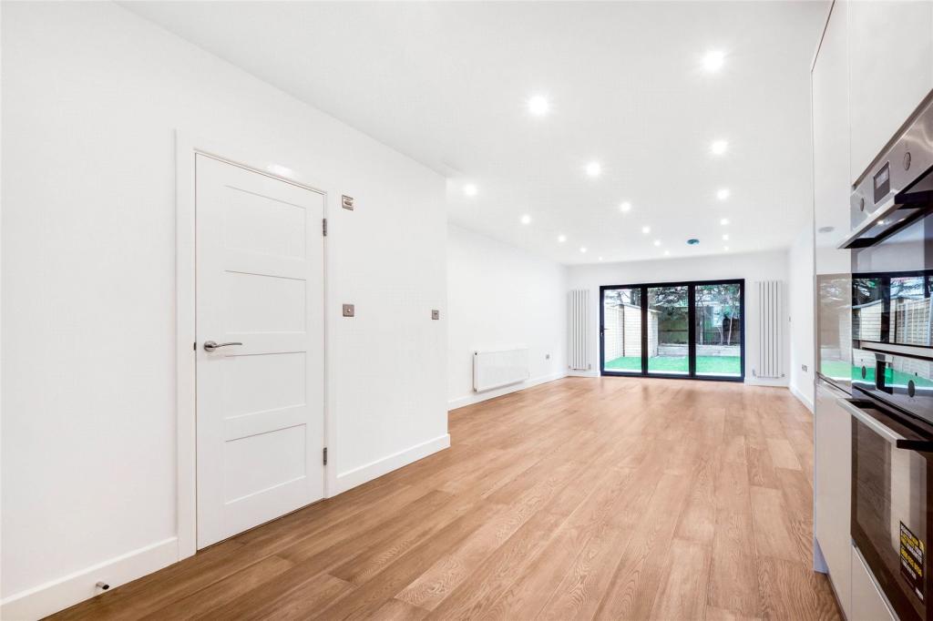 3 bedroom terraced house for sale in Rural Way, Furzedown, London, SW16