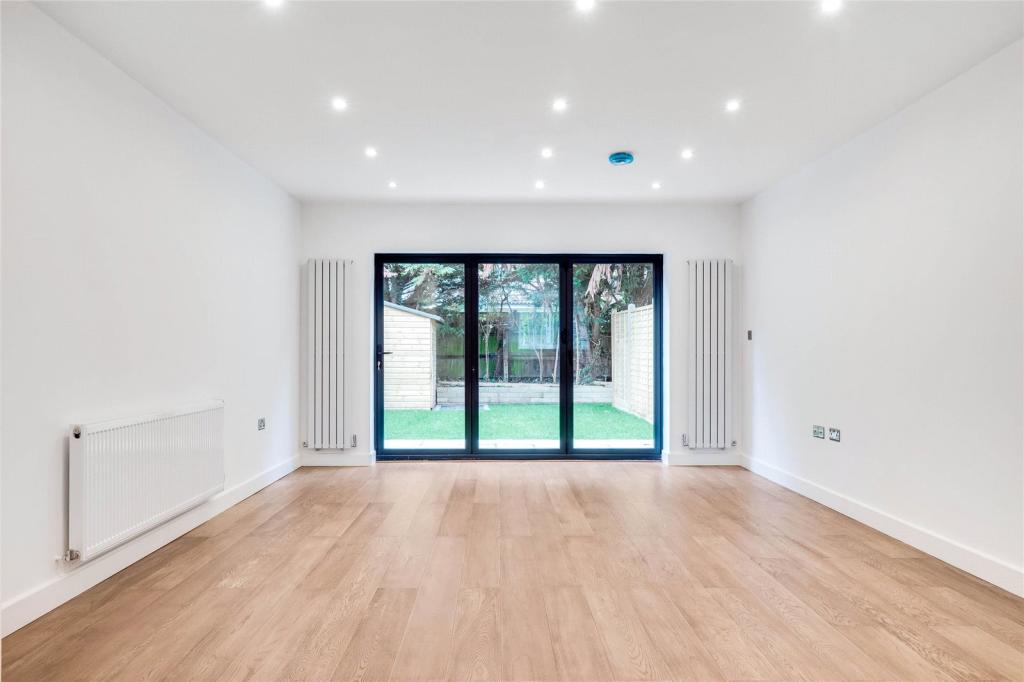 3 bedroom terraced house for sale in Rural Way, Furzedown, London, SW16