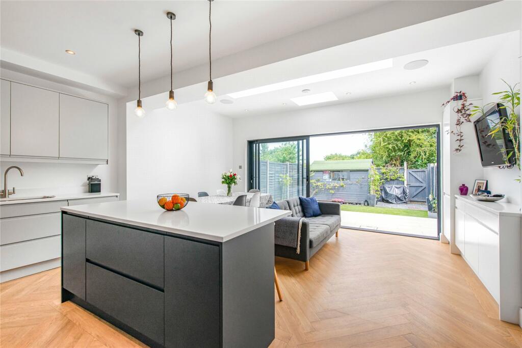 4 bedroom terraced house for sale in Caithness Road, Graveney Ward