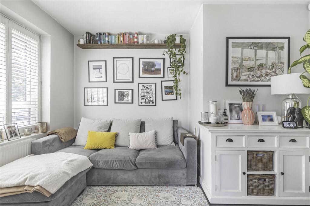 Main image of property: Balham Hill, London, SW12