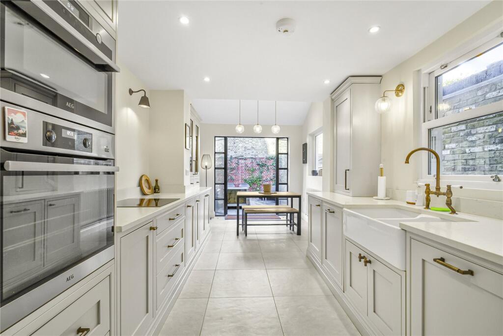 Main image of property: Leverson Street, London, SW16