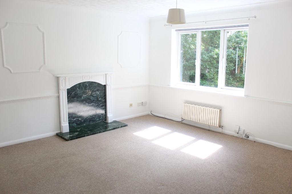 2 bedroom ground floor flat for sale in Surbiton Hill Park, Surbiton