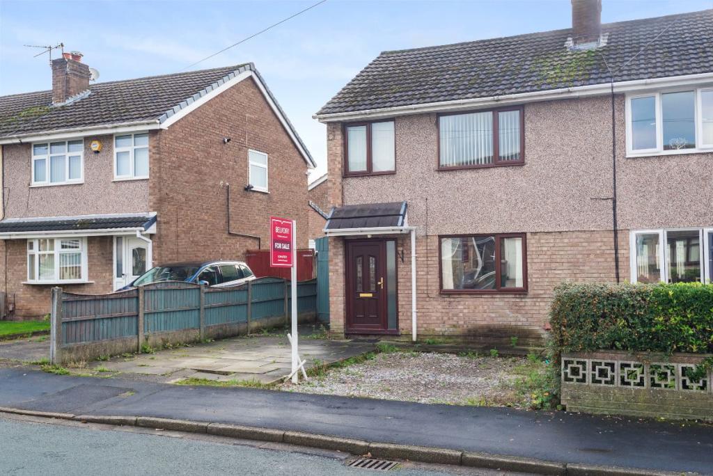 3 bedroom semidetached house for sale in Holly Road, Haydock, St