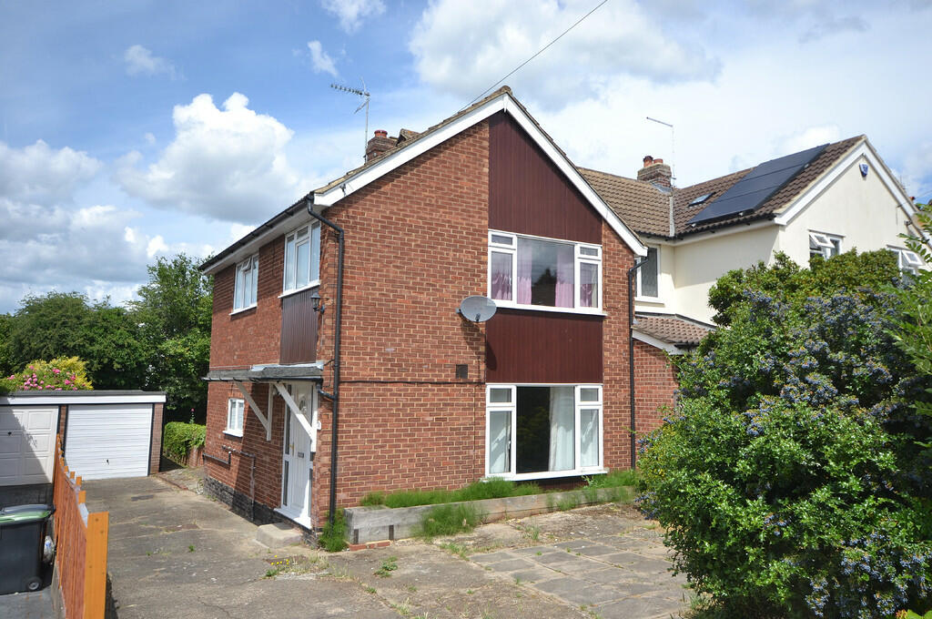 3 bedroom semidetached house for sale in Severns Field, Epping, CM16