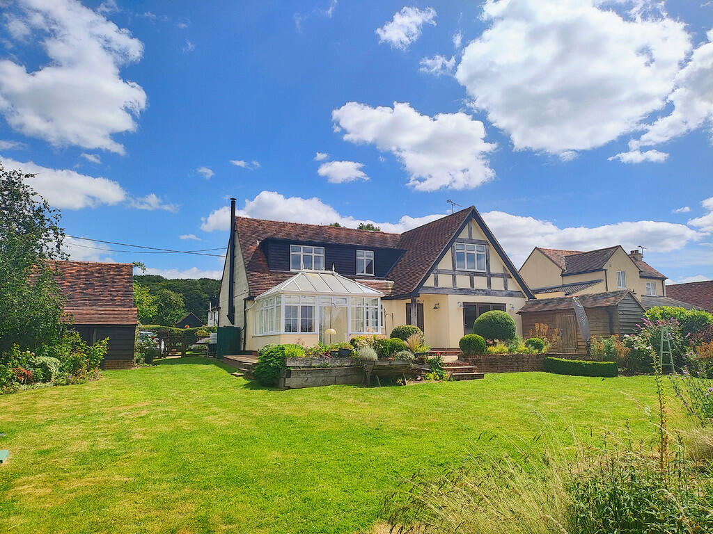 3 bedroom detached house for sale in Mount End, Theydon Mount, CM16