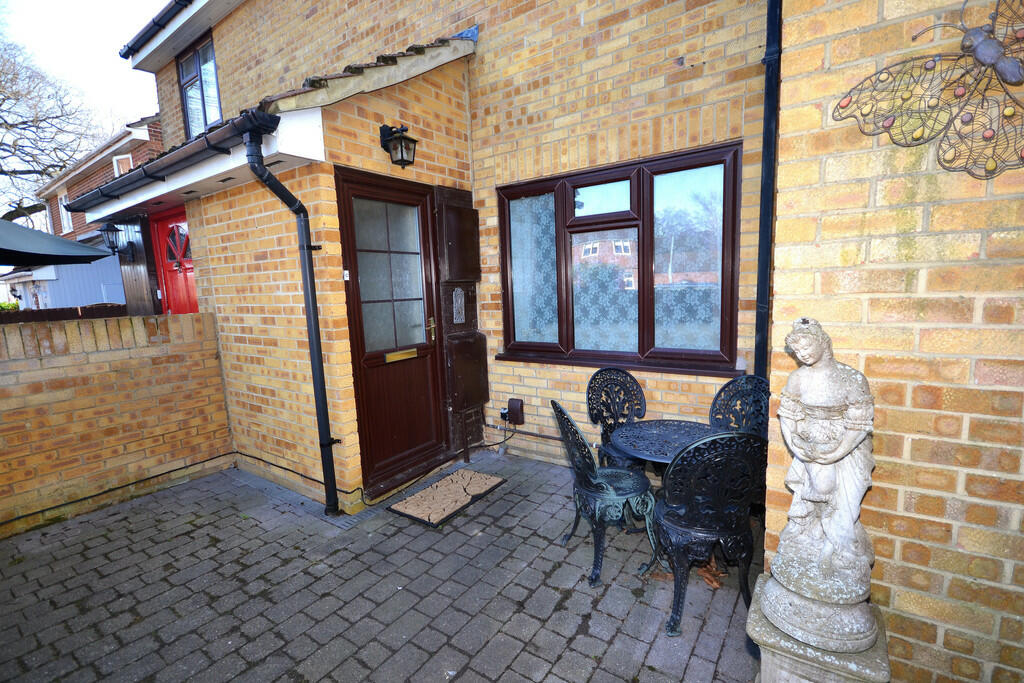 1 bedroom terraced house for rent in Hampden Close, North Weald, CM16