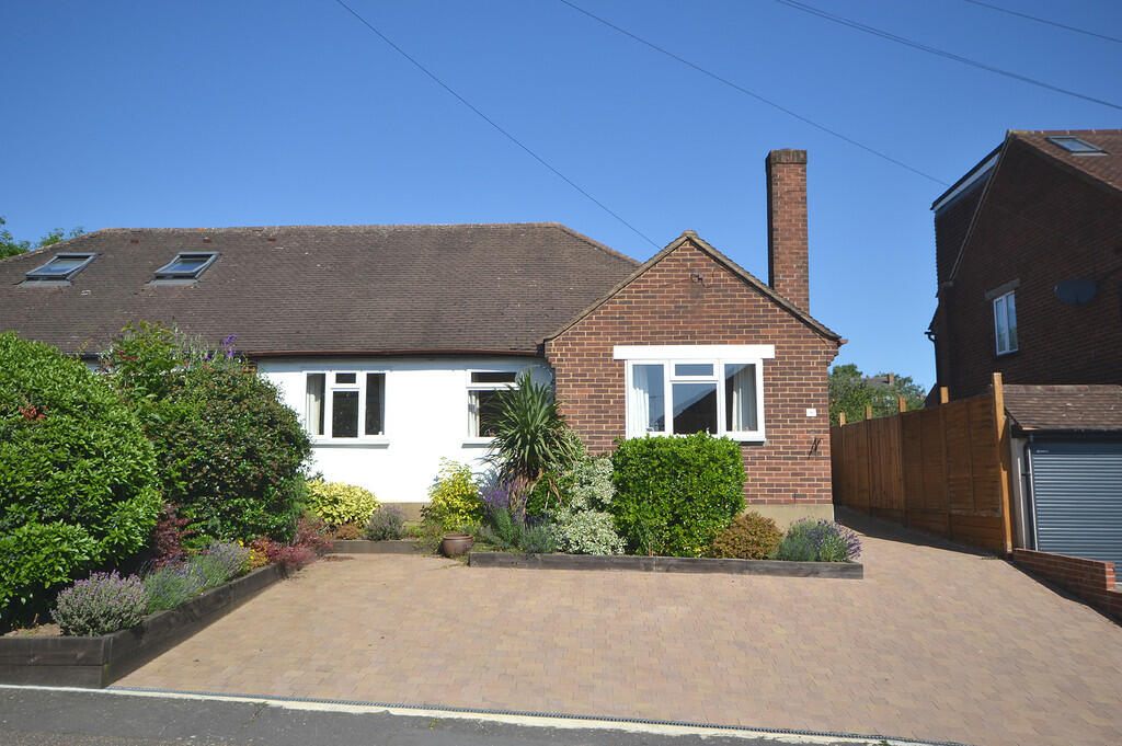 2 bedroom semidetached bungalow for sale in Rahn Road, Epping, CM16